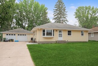 1688 Lois Dr, Saint Paul, MN 55126