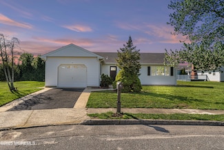 5 Gramercy Ct, Toms River, NJ 08757