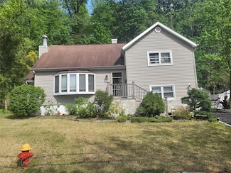 142 Pembrook Dr, Yonkers, NY 10710