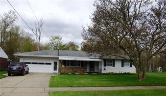 2673 Crestwood Dr NW, Warren, OH 44485