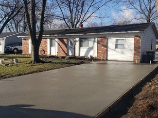 2015 Rosewood Dr, Anderson, IN 46011