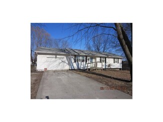 824 West St, Lawson, MO 64062