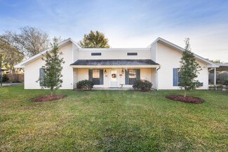 121 Haricot Rd, Lafayette, LA 70508