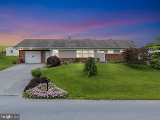 28 Pine St, Jacobus, PA 17407