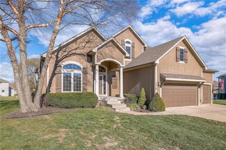 1518 Cross Creek Dr, Raymore, MO 64083