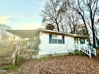 203 Zachary Ln, Dunn, NC 28334
