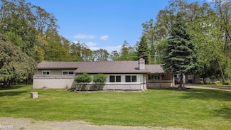 1590 W Rolston Rd, Linden, MI 48451