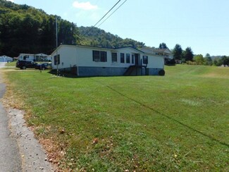 48 Hillside Ln, Clear Fork, WV 24822