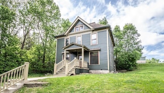 711 2nd St W, Northfield, MN 55057