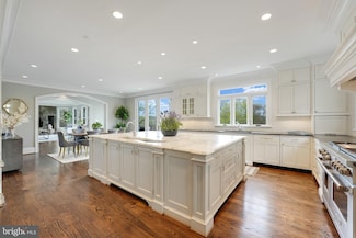 9884 River Chase Way, Great Falls, VA 22066