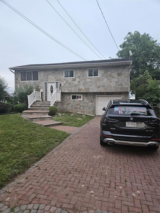 2515 S Seamans Neck Rd, Seaford, NY 11783
