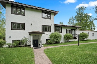 120 Briarwood Dr, Ithaca, NY 14850
