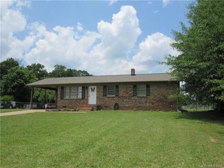 127 Mullinax Dr, Grover, NC 28073