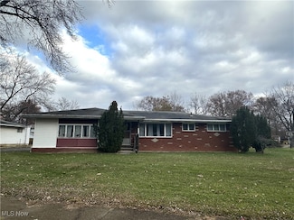 2476 Beal St NW, Warren, OH 44485