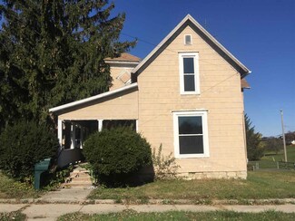 112 E Main St, Flora, IN 46929