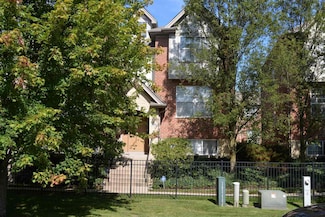 220 River Front Dr, Mount Prospect, IL 60056