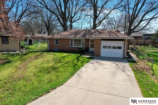 5715 Glade Cir, Lincoln, NE 68506