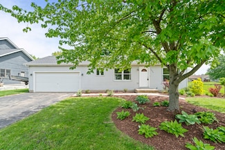 1496 Lois Ln, Sandwich, IL 60548