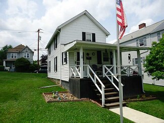 218 N 5th St, Youngwood, PA 15697