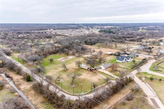 201 Fox Ln, Burleson, TX 76028