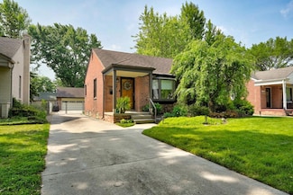 315 Chippewa St, Clawson, MI 48017