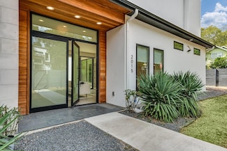 2015 de Verne St, Austin, TX 78704