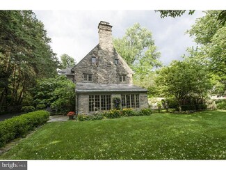 8005 Navajo St, Philadelphia, PA 19118