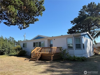 1214 50 St, Seaview, WA 98644