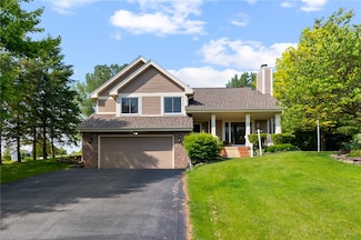 2 Old Meadow Ct, Livonia, NY 14487