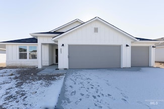 883 E 19th St N, Mountain Home, ID 83647