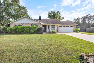 2001 Silverado Rd, Pensacola, FL 32506