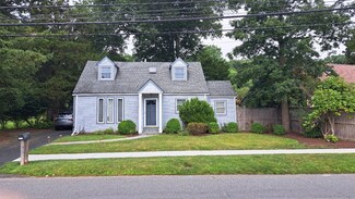 914 S Pine Creek Rd, Fairfield, CT 06824