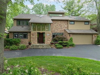 4683 Maura Ln, West Bloomfield, MI 48323