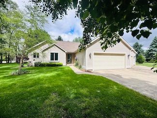 11 Oakdale Ln, Coldwater, MI 49036
