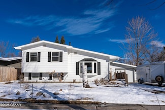 1903 S 19th St, Grand Forks, ND 58201