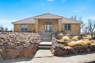 2500 Chaumont Dr, Pampa, TX 79065