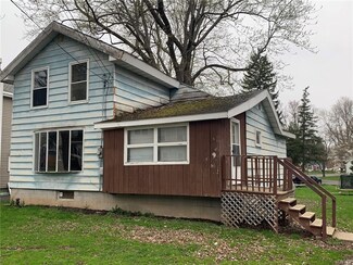 9 Spring St, Phoenix, NY 13135