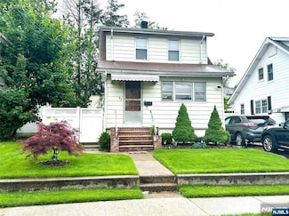 84 Haring St, Bergenfield, NJ 07621