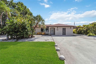2555 Yucca Rd, Venice, FL 34293