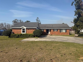 707 Pineview Dr, Douglas, GA 31533