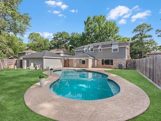 8211 Glencliffe Ln, Houston, TX 77070