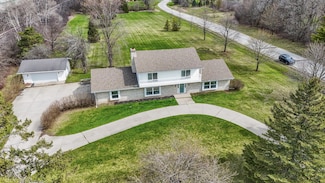 812 W Glen Oaks Ln, Thiensville, WI 53092