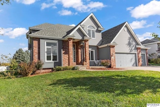 1126 Joy Cir, Papillion, NE 68046
