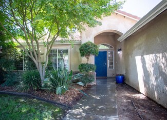 2651 W Oakridge Ave, Visalia, CA 93291