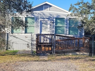 390 Royal Oak Ln, Rockport, TX 78382