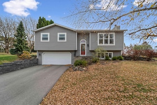 809 Lincoln Green Rd, de Forest, WI 53532