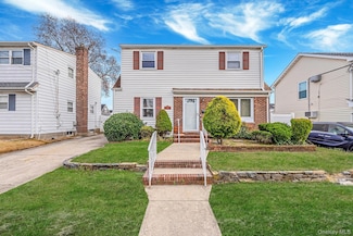 18 Jasper St S, Valley Stream, NY 11580