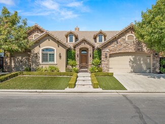 501 W Derbyshire Ln, Clovis, CA 93619