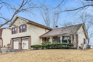 3961 Whispering Trails Dr, Hoffman Estates, IL 60192