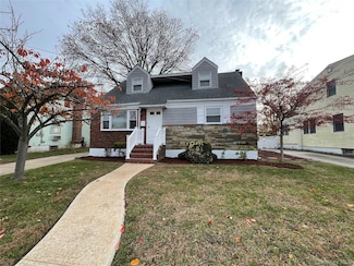 3305 1st St, Oceanside, NY 11572